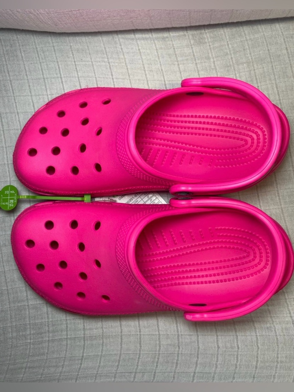 Classic Crocs - Picture 2 of 4